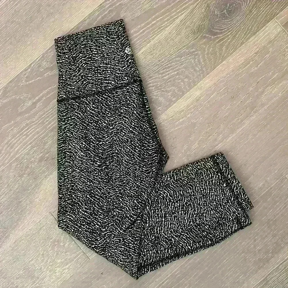 Lululemon Black & White Cropped Leggings